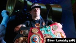 Александр Усик, архивное фото