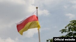 Идея воссоединения двух Осетий в рамках российского государства получила широкое распространение после 2008 года, когда, казалось бы, уже сбылась многолетняя мечта южных осетин о независимости