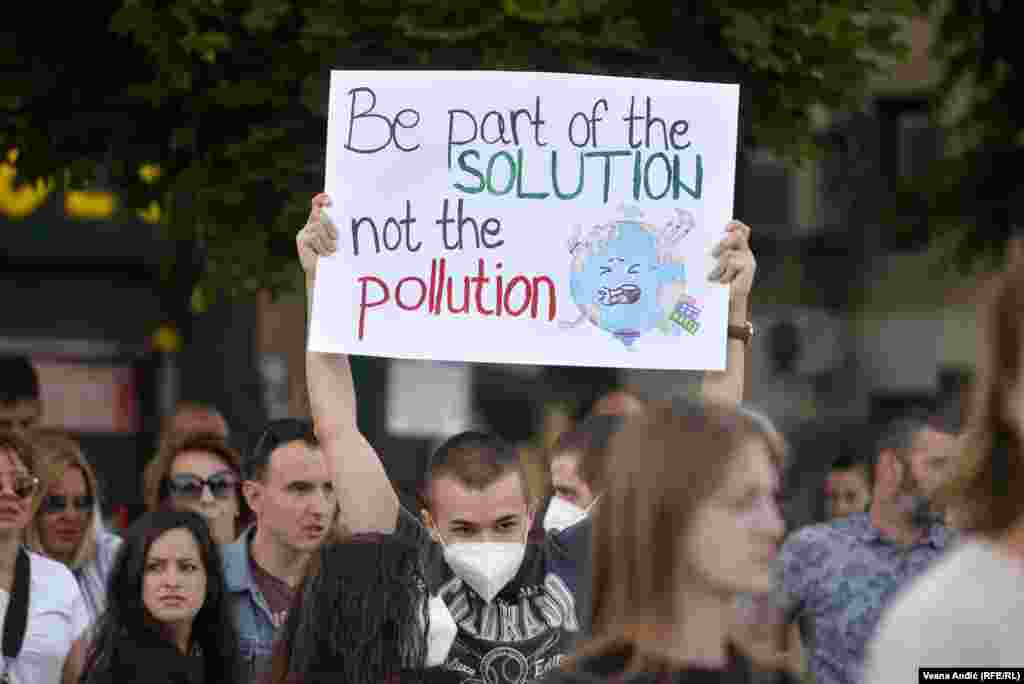 &quot;Za par meseci kreće nova sezona zagađenja, a&nbsp; već sledećeg kupovina čvrtih goriva lošeg kvaliteta (sirovni lignit) koji su jedan od uzročnika zagađenja. U međuvremenu je došlo i do velikog požara na deponiji Vinča, koji je nedeljama emitovao kancerogene supstance koje je vetar nanosio pravo na grad od dva miliona stanovnika&ldquo;, poručuju iz Eko straže. 
