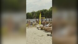 Ruski napadi ne sprečavaju Ukrajince da dođu na plaže u Odesi