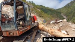 Bageri zatečeni u kamenolomu nakon poplava u Jablanici, oktobar 2024.