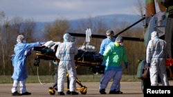 Prebacivanje pacijenta zaraženog COVID-19, mart, 2020. 