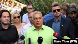 Orbán Viktor miniszterelnök, a Fidesz elnöke érkezik a Polgári Magyarországért Alapítvány rendezvényére, a Polgári Piknikre a kötcsei Dobozy-kúriához 2024. szeptember 7-én