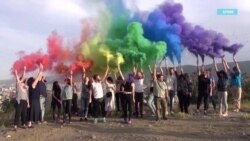 «На улице к тебе могут подойти и ударить». ЛГБТ в Грузии борются за свои права