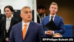 Orbán Viktor és Magyar Péter az Európai Parlament plenáris ülésén Strasbourgban 2024. október 9-én