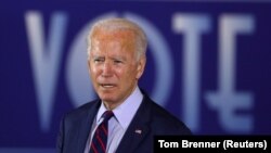 Joe Biden, a Demokrata Párt elnökjelöltje egy ohioi kampány eseményen 2020. október 12-én.