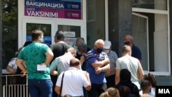 Вакцинација против ковид-19 во Скопје