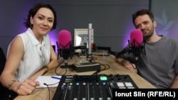 Adrian Teleșpan are zeci de mii de urmăritori pe rețelele sociale. Susține cursuri de scriere creativă și a publicat recent un nou roman, „Autonomie pe”.