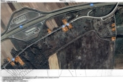 Ez pedig a Google Maps 2020-ban készült műholdfelvétele ugyanarról a területről. Itt is narancssárgával jelöltük be azokat az ingatlanokat, amelyek valóban léteznek, nem csak papíron. Grafika: Németh Dóra - Szabad Európa