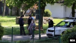 Илустрација - Граѓани со заштитни маски за лице во Скопје