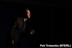 Чингиз Капин в роли Гамлета. Постановка театра «ARTиШОК». Алматы, 25 февраля 2021 года.
