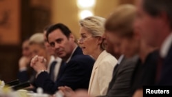 Președinta Comisiei Europene, Ursula von der Leyen, ține discursul de deschidere a celui de-al 25-lea summit Uniunea Europeană-China, la Marele Palat al Poporului din Beijing, China, la 24 iulie 2025.