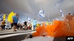 „Opriți războiul acum!”, cer rudele ostaticilor rămași în Gaza și suporterii lor. 