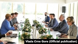 Njemačka kancelarka Angela Merkel tokom sastanka sa premijerom Crne Gore Zdravkom Krivokapićem u Tirani 14. septembra 2021.