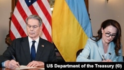 Američki ministar finansija Scott Bessant (lijevo) i kandidatkinja za premijerku Ukrajine Julija Sviridenko (fotoarhiv)