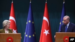 Претседателката на Европската Kомисија Урсула фон дер Лајен и турскиот претседател Реџеп Таип Ердоган во Анкара, декември 2024 година