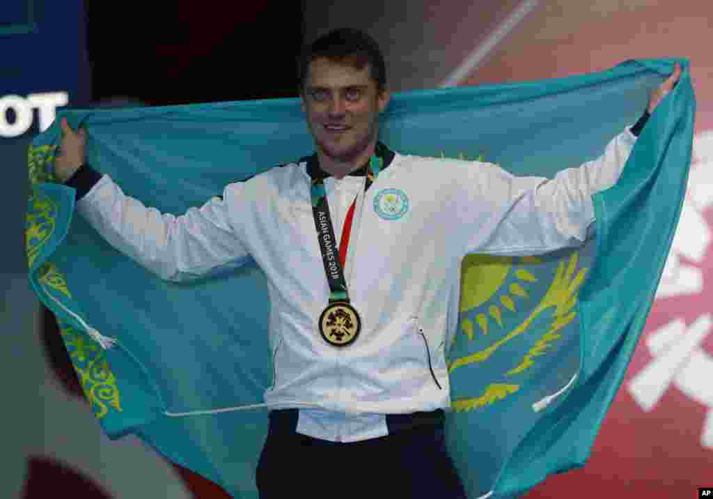 В фехтовании&nbsp; у Казахстана тоже золото. Дмитрий Алексанин принес в копилку сборной Казахстана первую золотую медаль Азиатских игр-2018. 19 августа 2018 года.