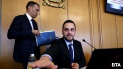 Кметът на София Васил Терзиев и председателят на Столичния общински съвет Цветомир Петров по време на заседанието на СОС в четвъртък, 26 юни 2025 г.