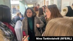 ნონა ქურდოვანიძე სხდომის დაწყებამდე სააპელაციო სასამართლოში
