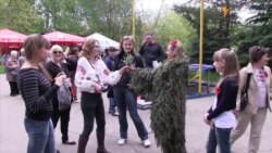 Волонтери на День перемоги показували черкащанам «кікімори» та готували «сухпаї»