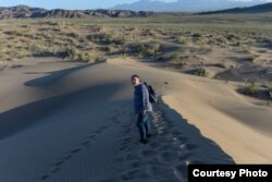 Съёмки на Поющем бархане в нацпарке Алтын Эмель. Фото Романа Егорова. 26 мая 2021 года