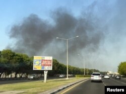 Пожар на месте одного из взрывов в результате израильского авиаудара. Доха, 9 сентября 2025 года