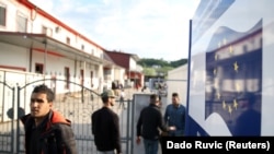 Ulaz u kamp u Velikoj Kladuši