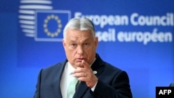 Mađarski premijer Viktor Orban stiže na sastanak Evropskog vijeća u Briselu 26. juna 2025. godine.