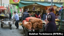 Ошский рынок в Бишкеке, иллюстративное фото.