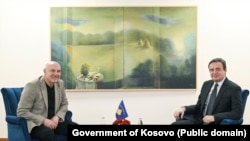 Deputeti i zgjedhur i Partisë Unike Gorane, Adem Hoxha, pritet nga kryeministri në detyrë i Kosovës, Albin Kurti, 3 prill.
