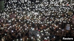 Протести по несреќата на железничката станица во Нови Сад во која загинаа 15 лица