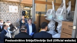 Predsednik Srbije Aleksandar Vučić prilikom posete Novom Pazaru 6. aprila 2020.