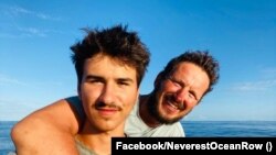 Макс и Стефан Иванови празнуваха рождените си дни по средата на Атлантическия океан