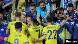 Lojtarët e Kombëtares së Kosovës në futboll, duke festuar një gol në ndeshjen Bullgari-Kosovë, në kuadër të kualifikimeve për EURO 2020. Fotografi nga arkivi. 