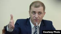 Адгур Ардзинба прокомментировал итоги несостоявшегося накануне референдума по вопросу о досрочных выборах президента республики, сказав, что, как оказалось, это просто пустая трата денег и времени граждан. фото: sputnik-abkhazia.ru