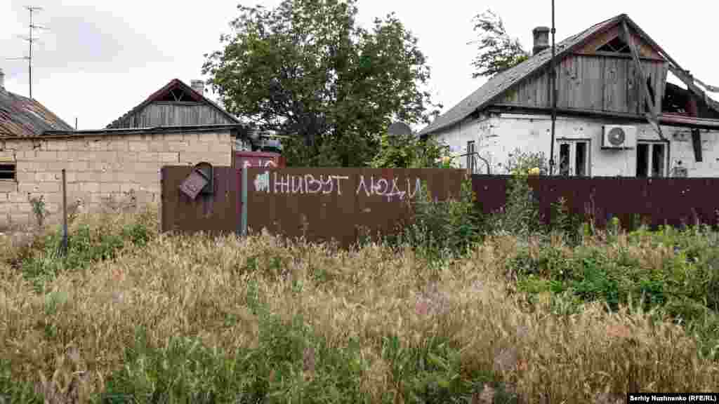 A Donyecki területen lévő Blahodatnye egyike volt azoknak, amelyeket az ukrán hadsereg felszabadított 2023 nyarán, amikor Nuzsnyenko a fotót készítette. A települést 2024 decemberében újra elfoglalták