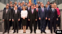 Групна фотографија на новата влада на 31 мај