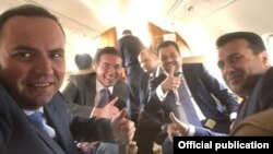 Вицепремиерот за евроинтеграции Бујар Османи, министерот за надворешни работи Никола Димитров, вицепремиерот за економски прашања Кочо Анѓушев и премиерот Зоран Заев објавија дека Македонија добила датум за преговори со ЕУ - 26Јун2018
