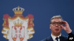 Presidenti i Serbisë, Aleksandar Vuçiq, tha se iniciativat për autonominë më të gjerë të Vojvodinës janë rifilluar “duke tentuar të abuzojnë me të rinjtë në vend”, edhe pse kërkesa të tilla nuk janë theksuar në protestat e studentëve. Foto 25 tetor 2024.