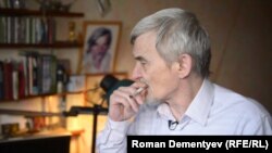 Дмитриев не расстается с "беломором"