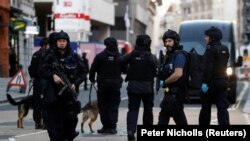 Policija na mostu nakon napada, 29. novembar