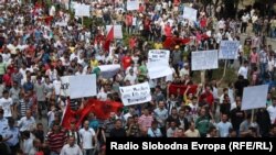 Протести на Албанци во Скопје против Монструм
