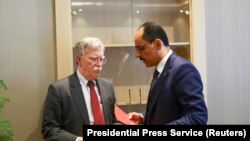 Consilierul american pentru securitate națională, John Bolton, împreună cu omologul său turc Ibrahim Kalin (dr.) la Președinția din Ankara, 8 ianuarie 2019