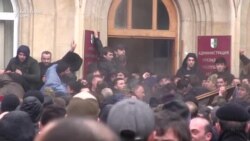 Protestele opoziției din regiunea separatistă a Georgiei, Abhazia, au dus la anularea alegerilor prezidențiale