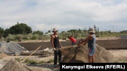 Один из жилмассивов на окраине Бишкека.