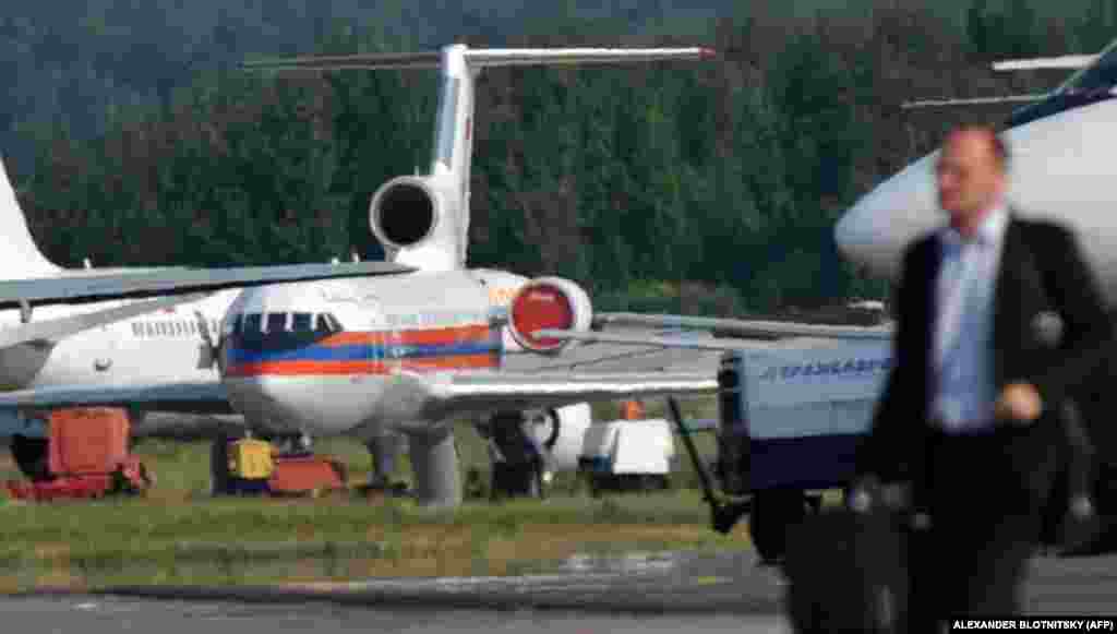 Літак МНС Росії повертається до московського аеропорту Домодєдово 9 липня 2010 з 10 агентами, яких відпустили США. Агентів обміняли годинами раніше в міжнародному аеропорту Відня.