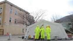 Šatori za trijažu ispred Kantonalne klinike u Mostaru