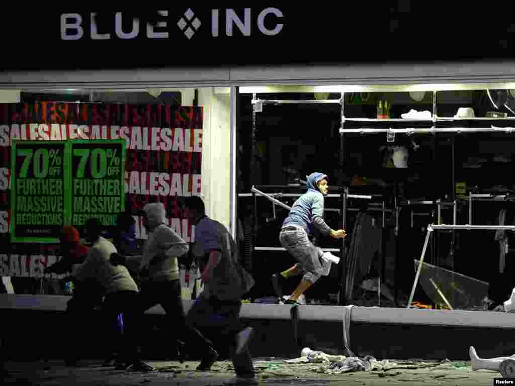 Ограбување продавници во Лондон