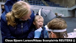 Koronavírus-tesztelés Dániában.