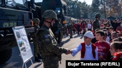 "Dita e Forcës" mbledh vizitorë në kazermat e FSK-së